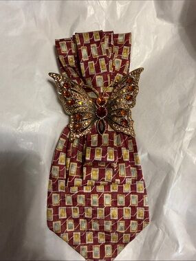 Decorative Butterfly Accent Necktie Necklace in Burgundy and Gold